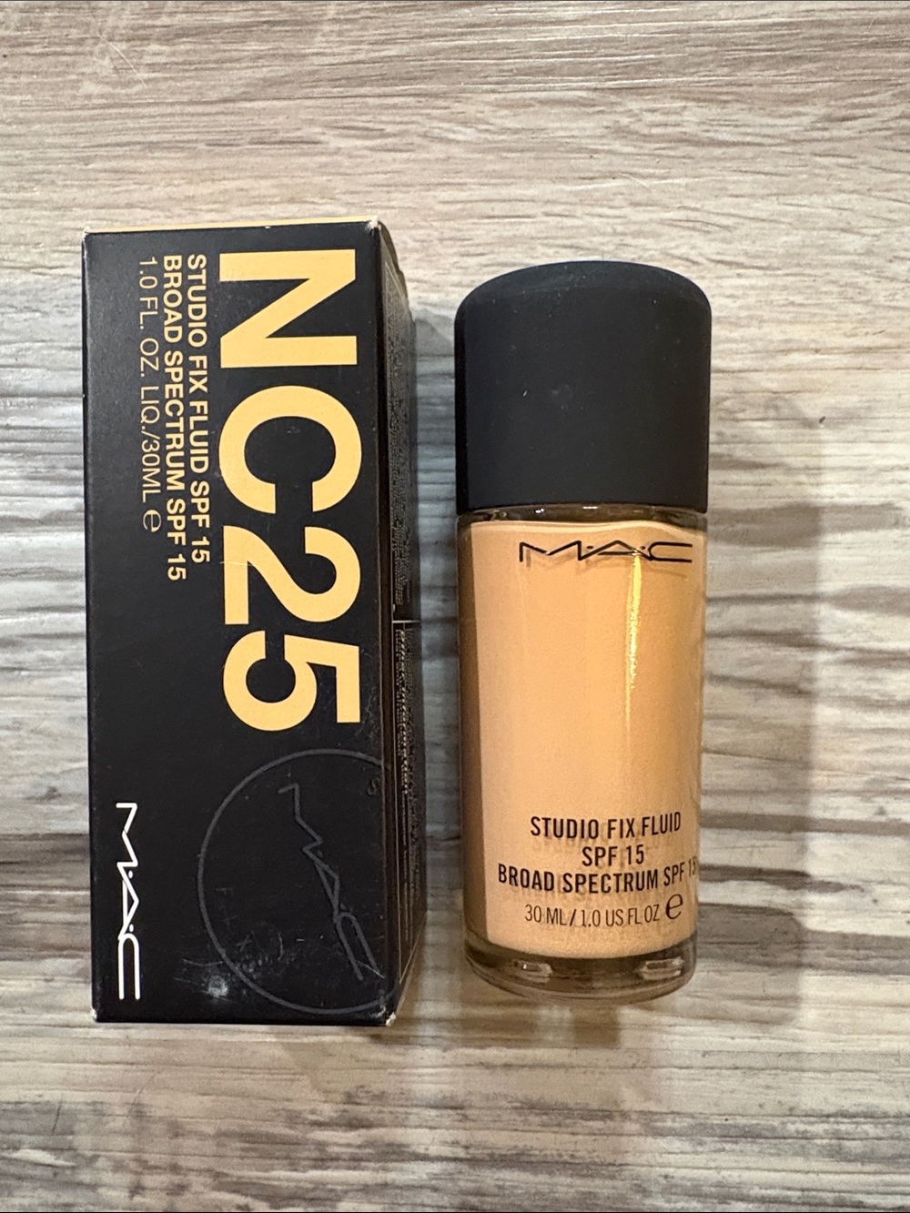 MAC Studio Fix Fluid SPF 15 Foundation NC25